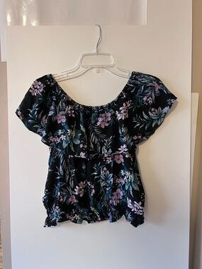 American Eagle small floral top